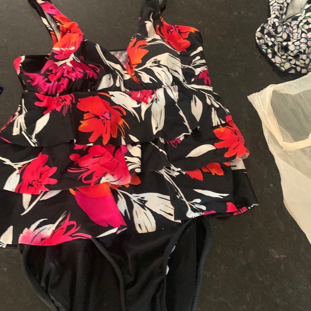 One piece bathing suit that looks like a tankini.